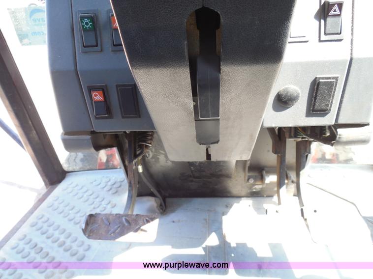 image for item E7949 1995 New Holland 6640 tractor