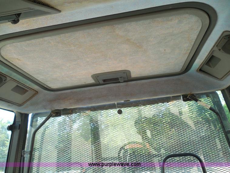 image for item E7949 1995 New Holland 6640 tractor