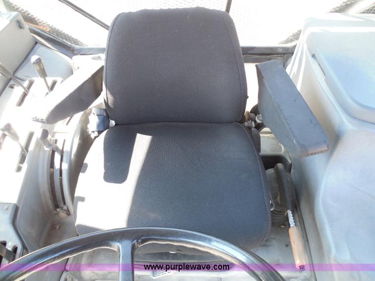 image for item E7949 1995 New Holland 6640 tractor