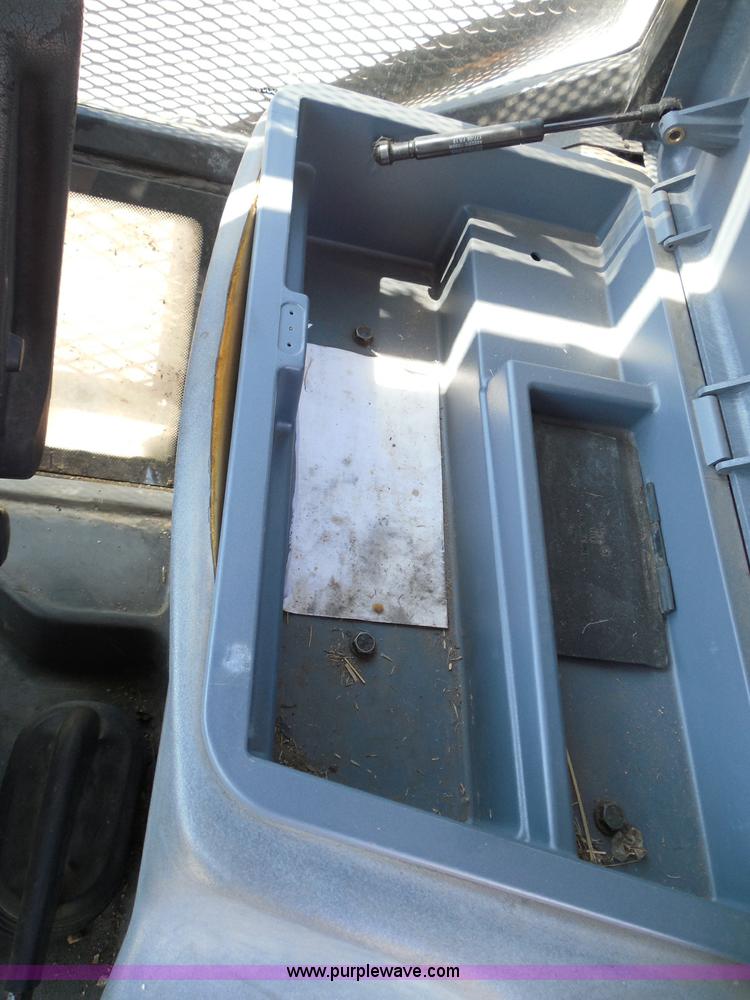 image for item E7949 1995 New Holland 6640 tractor