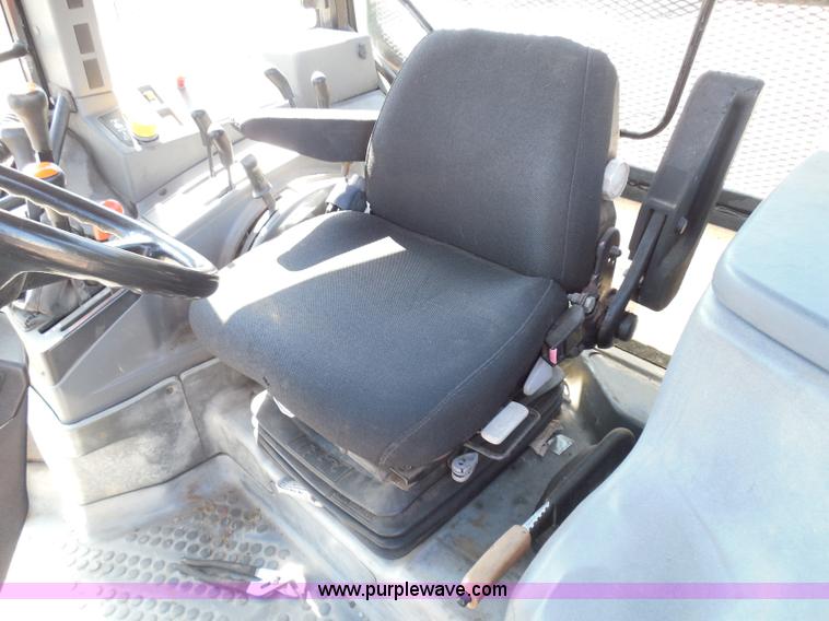 image for item E7949 1995 New Holland 6640 tractor