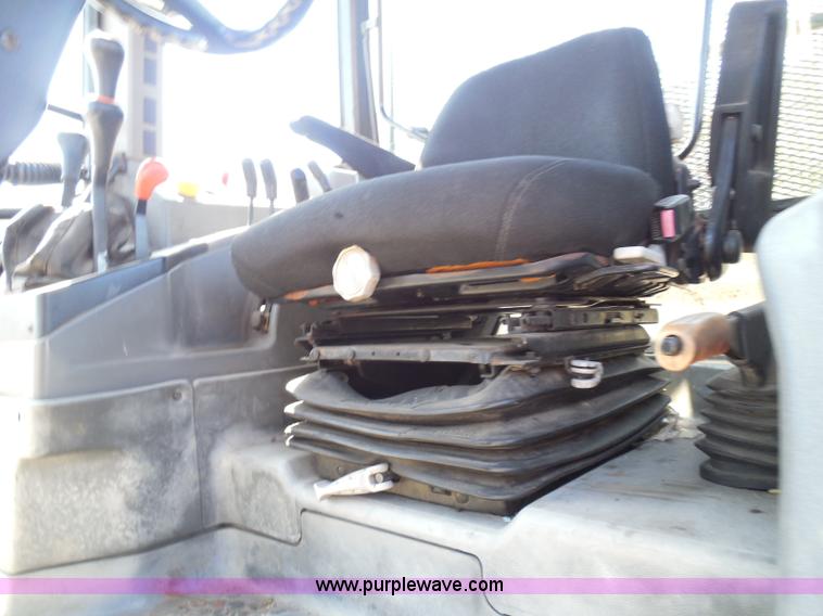 image for item E7949 1995 New Holland 6640 tractor