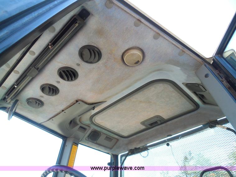 image for item E7949 1995 New Holland 6640 tractor