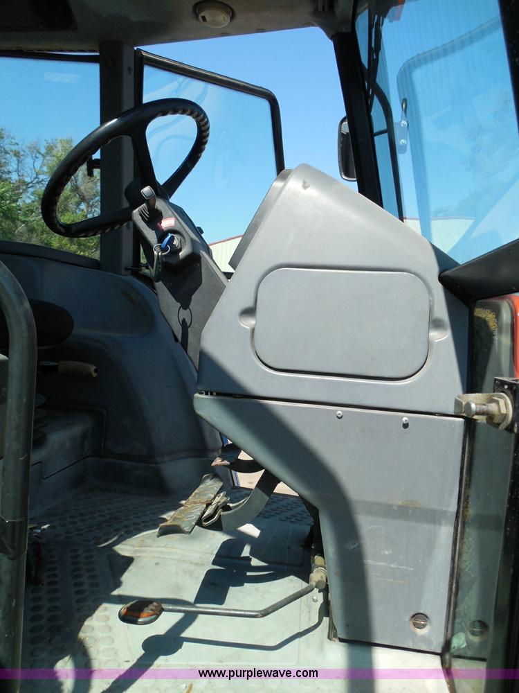 image for item E7949 1995 New Holland 6640 tractor