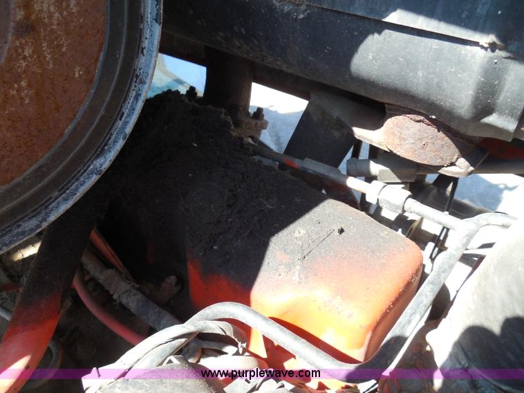 image for item E7949 1995 New Holland 6640 tractor