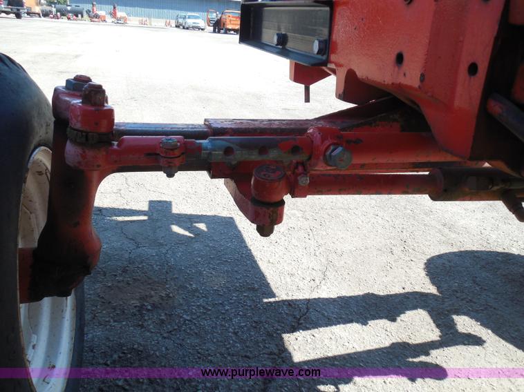 image for item E7949 1995 New Holland 6640 tractor