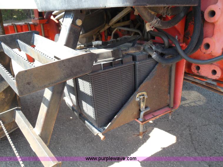 image for item E7949 1995 New Holland 6640 tractor