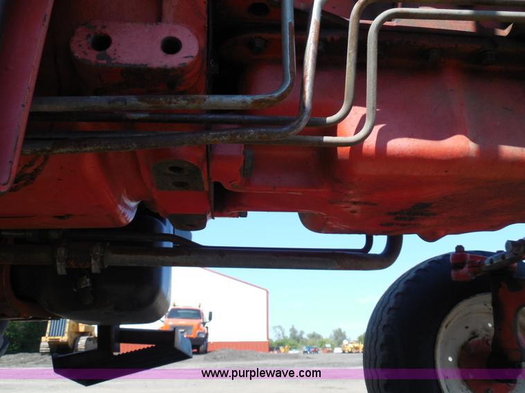 image for item E7949 1995 New Holland 6640 tractor