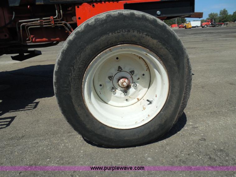 image for item E7949 1995 New Holland 6640 tractor