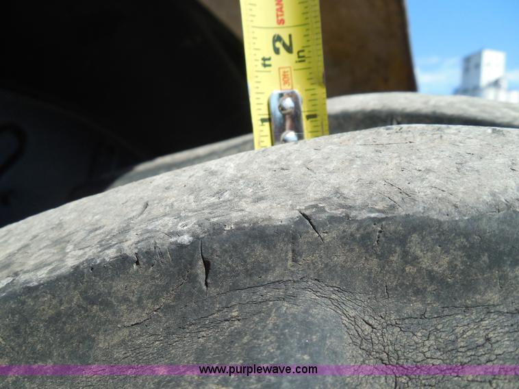 image for item E7949 1995 New Holland 6640 tractor