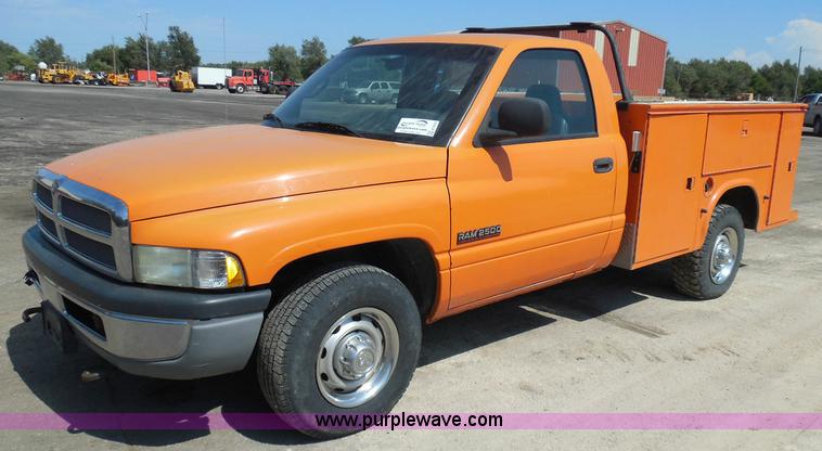 image for item E7954 2001 Dodge Ram 2500 utility truck