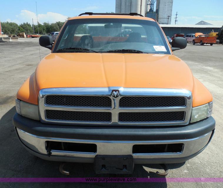 image for item E7954 2001 Dodge Ram 2500 utility truck