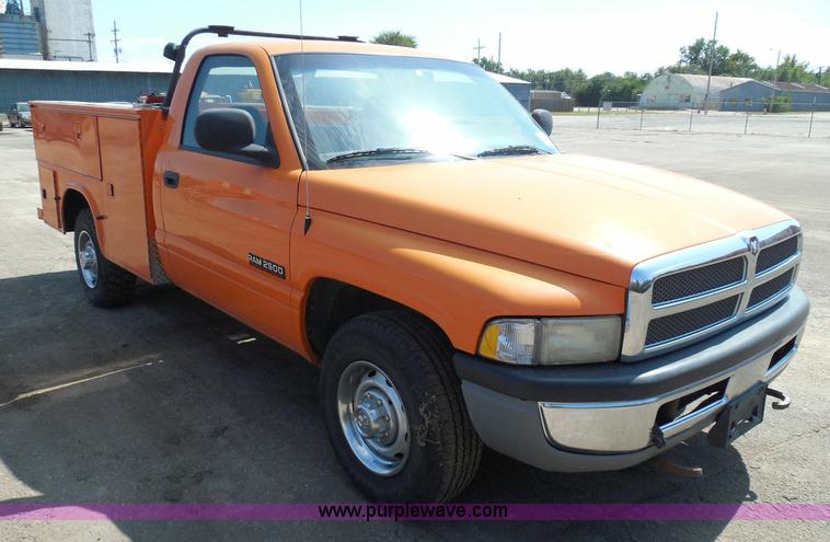 image for item E7954 2001 Dodge Ram 2500 utility truck