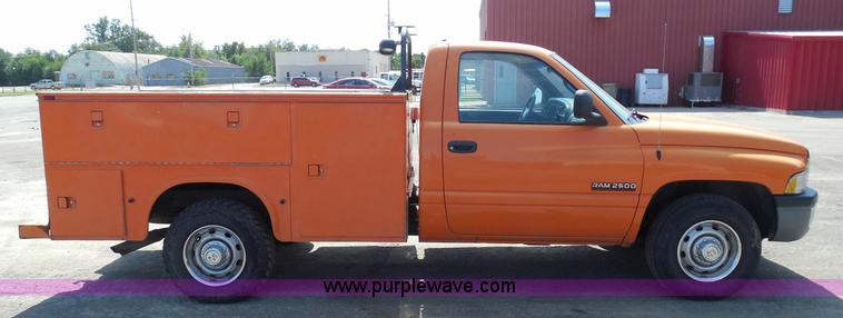 image for item E7954 2001 Dodge Ram 2500 utility truck