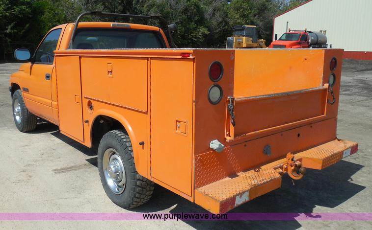 image for item E7954 2001 Dodge Ram 2500 utility truck