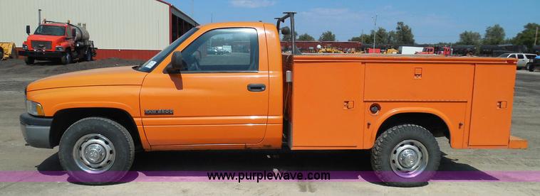 image for item E7954 2001 Dodge Ram 2500 utility truck