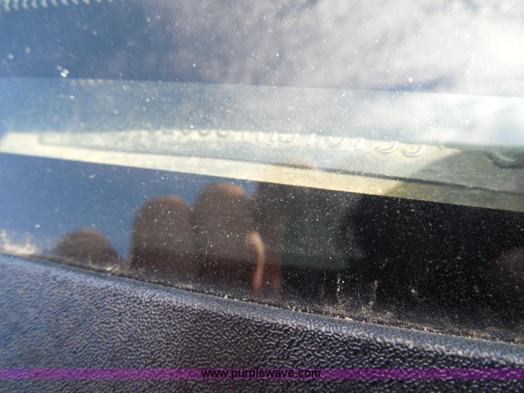 image for item E7954 2001 Dodge Ram 2500 utility truck