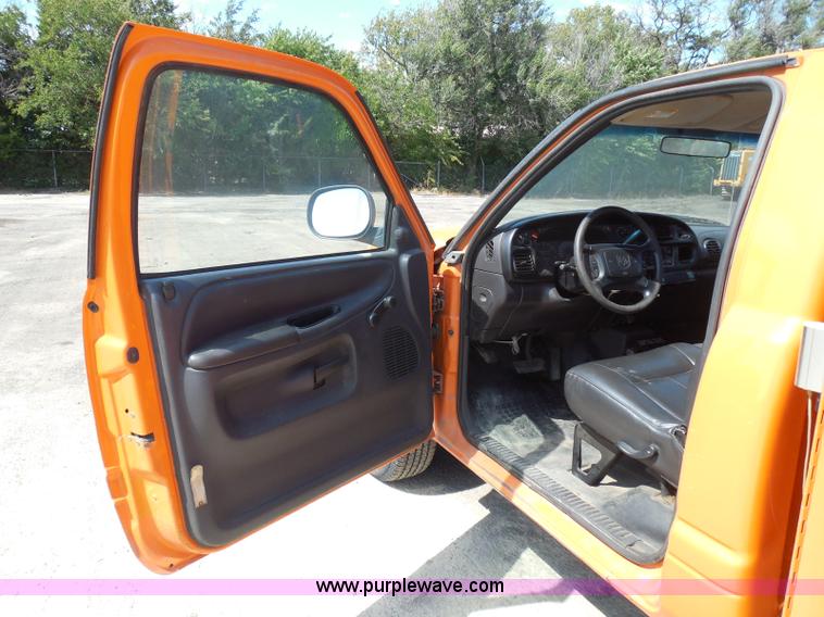 image for item E7954 2001 Dodge Ram 2500 utility truck