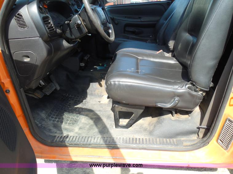 image for item E7954 2001 Dodge Ram 2500 utility truck