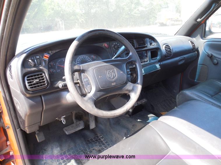 image for item E7954 2001 Dodge Ram 2500 utility truck