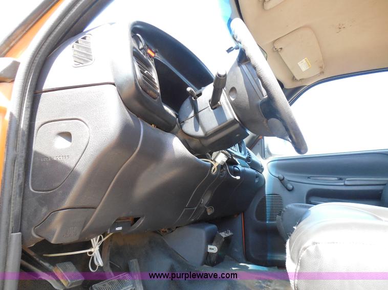 image for item E7954 2001 Dodge Ram 2500 utility truck