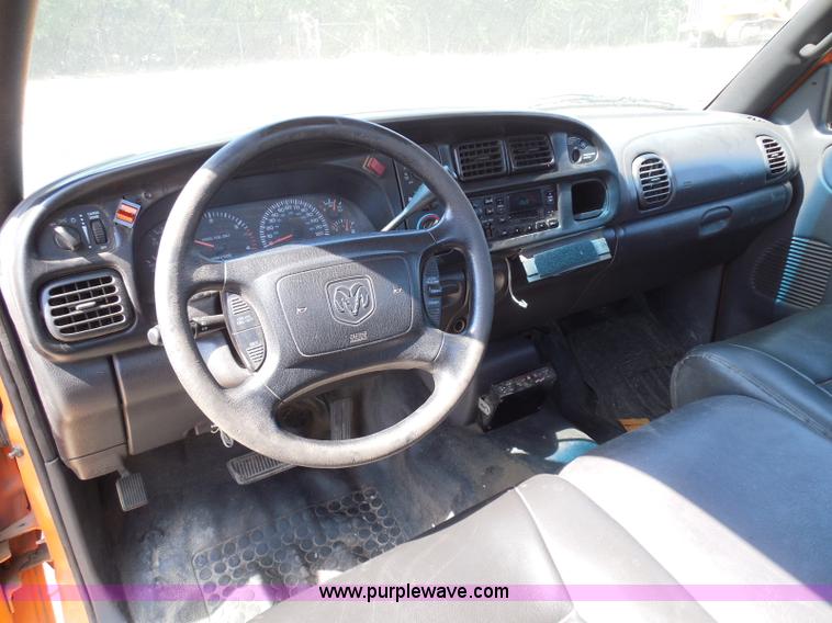 image for item E7954 2001 Dodge Ram 2500 utility truck