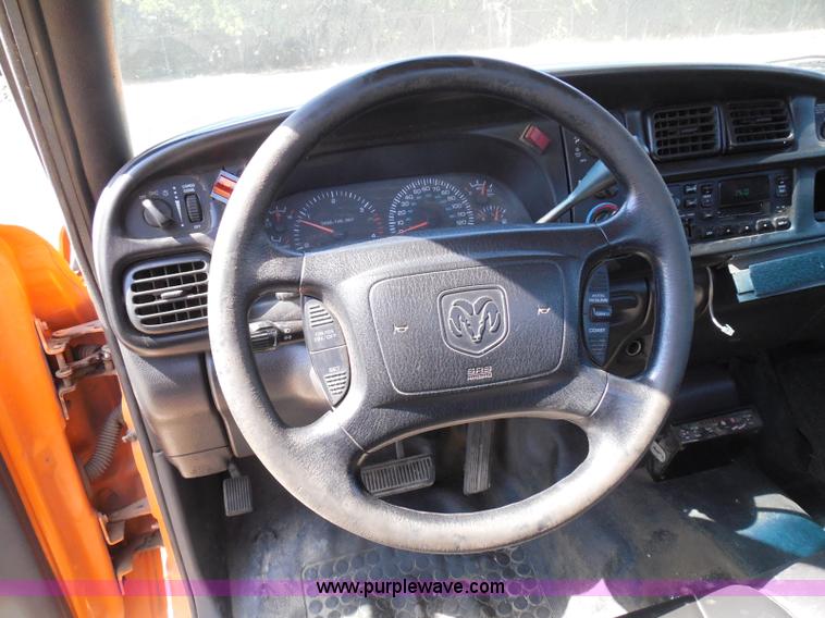 image for item E7954 2001 Dodge Ram 2500 utility truck