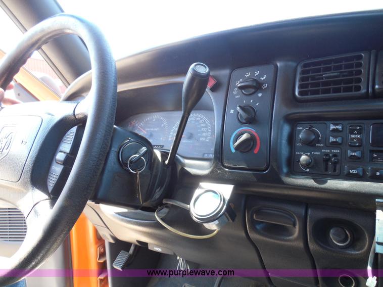 image for item E7954 2001 Dodge Ram 2500 utility truck