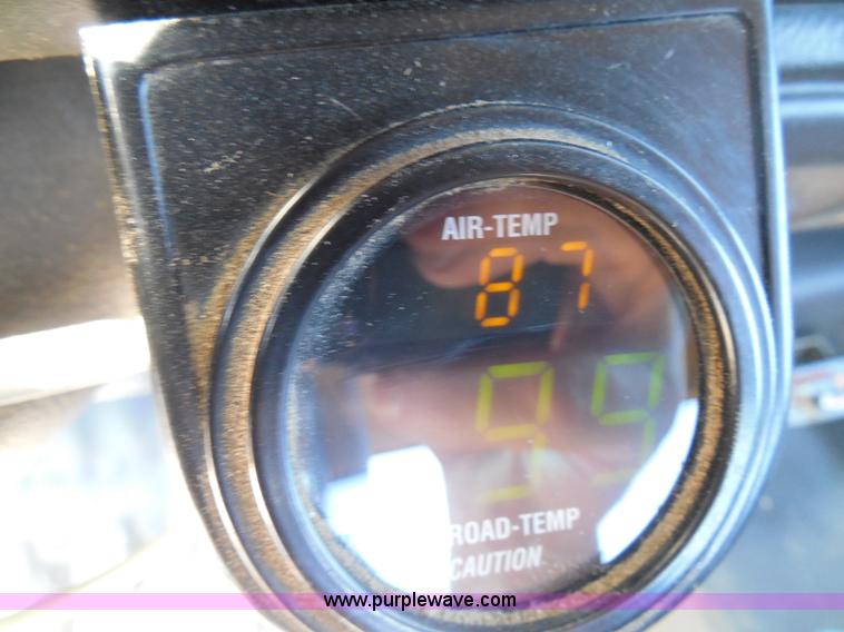 image for item E7954 2001 Dodge Ram 2500 utility truck