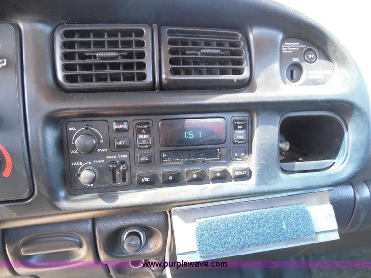 image for item E7954 2001 Dodge Ram 2500 utility truck