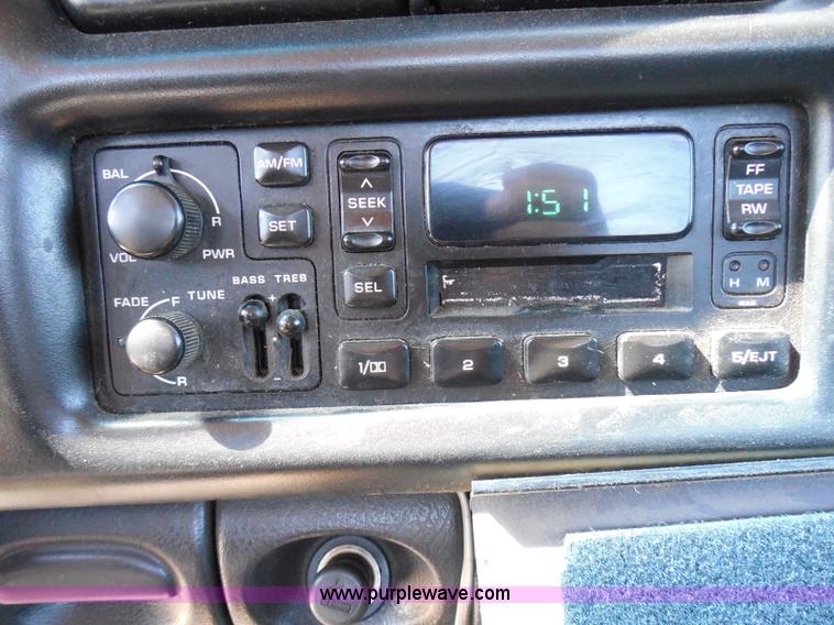 image for item E7954 2001 Dodge Ram 2500 utility truck