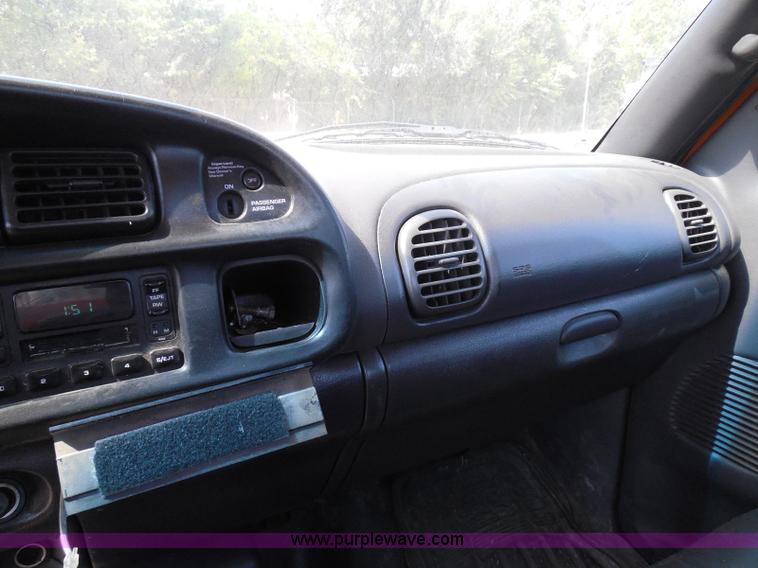 image for item E7954 2001 Dodge Ram 2500 utility truck