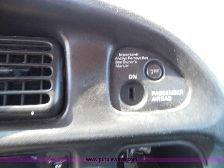 image for item E7954 2001 Dodge Ram 2500 utility truck