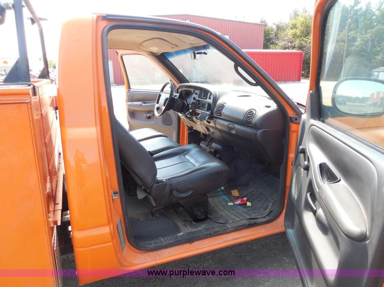 image for item E7954 2001 Dodge Ram 2500 utility truck