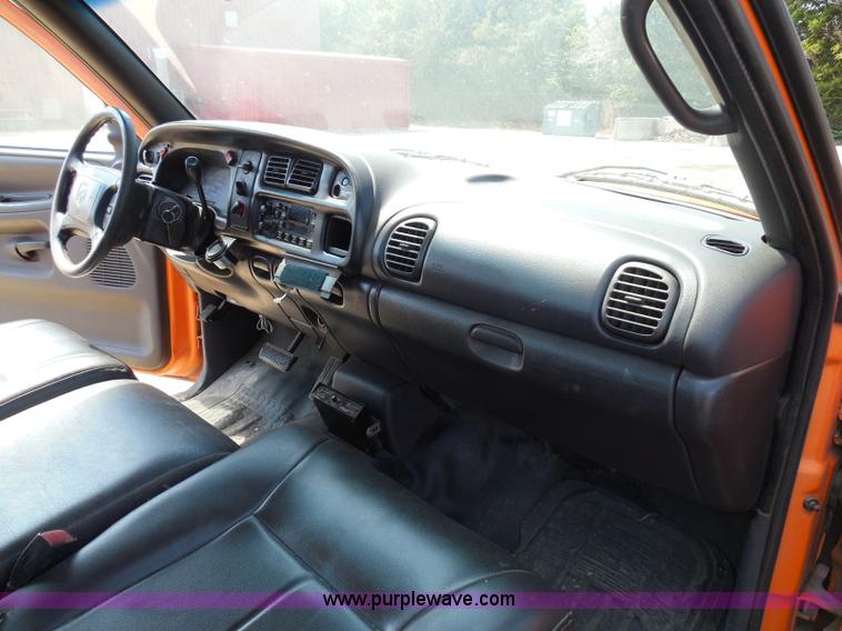 image for item E7954 2001 Dodge Ram 2500 utility truck