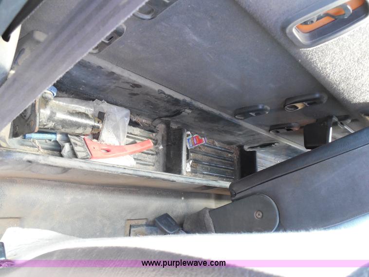 image for item E7954 2001 Dodge Ram 2500 utility truck