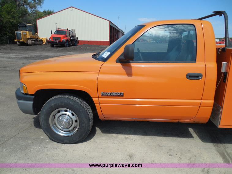 image for item E7954 2001 Dodge Ram 2500 utility truck