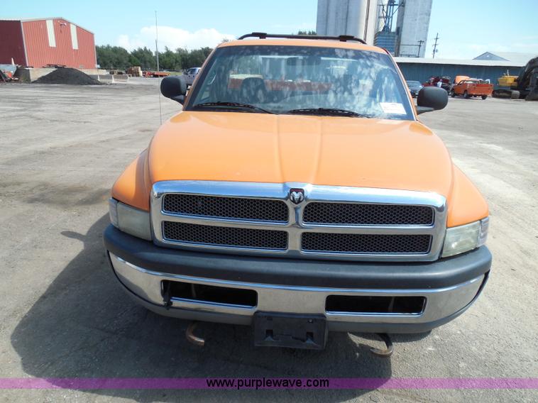 image for item E7954 2001 Dodge Ram 2500 utility truck