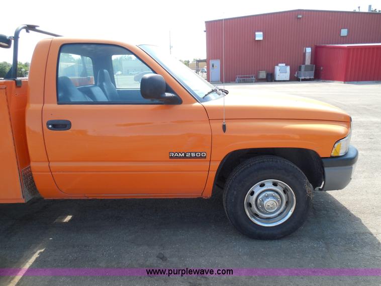 image for item E7954 2001 Dodge Ram 2500 utility truck