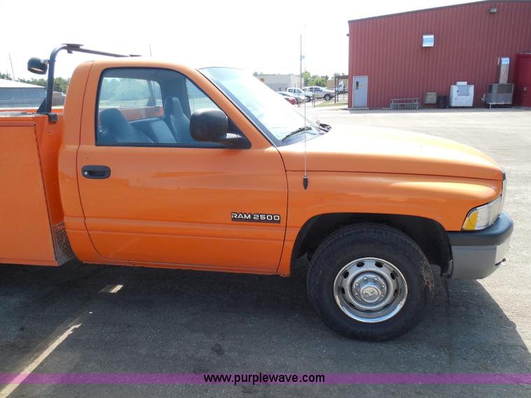 image for item E7954 2001 Dodge Ram 2500 utility truck