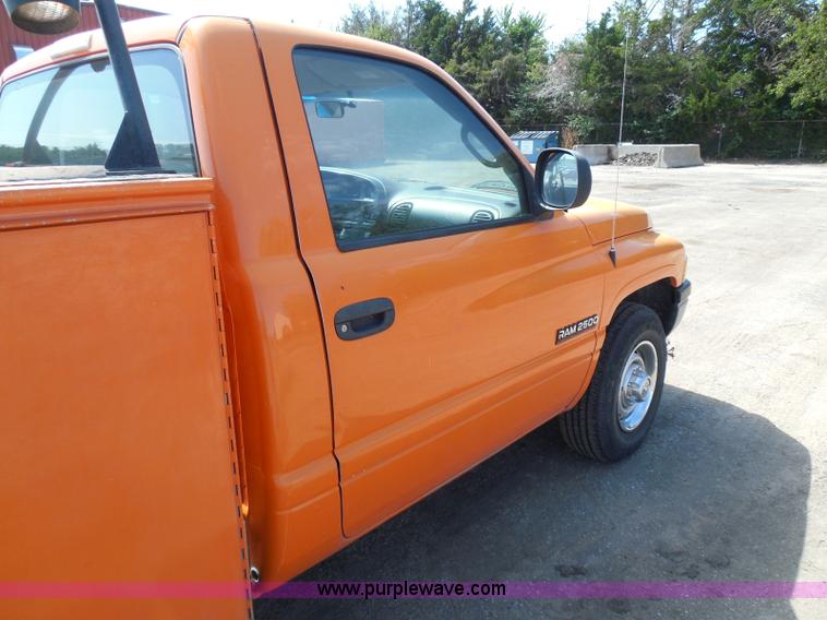 image for item E7954 2001 Dodge Ram 2500 utility truck