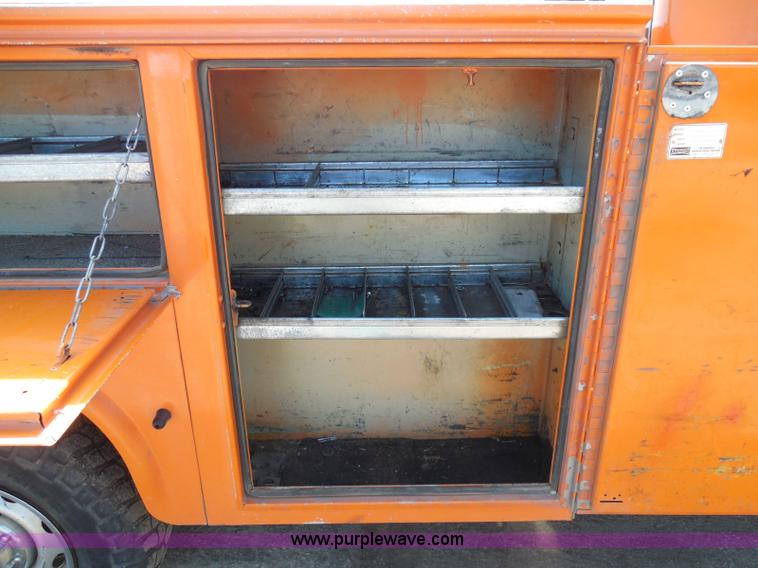 image for item E7954 2001 Dodge Ram 2500 utility truck