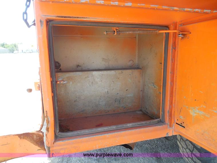 image for item E7954 2001 Dodge Ram 2500 utility truck