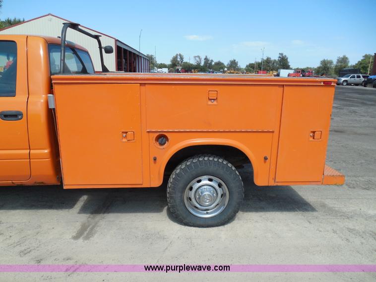 image for item E7954 2001 Dodge Ram 2500 utility truck