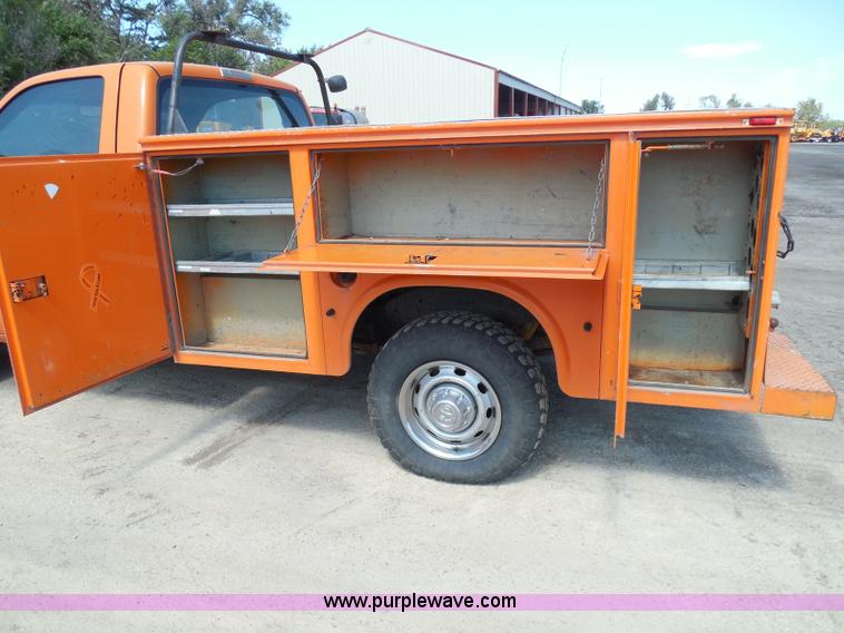 image for item E7954 2001 Dodge Ram 2500 utility truck