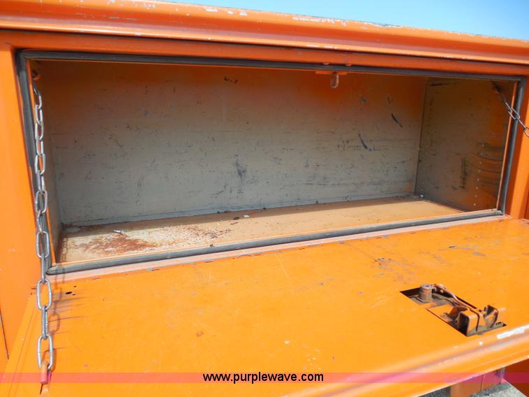 image for item E7954 2001 Dodge Ram 2500 utility truck