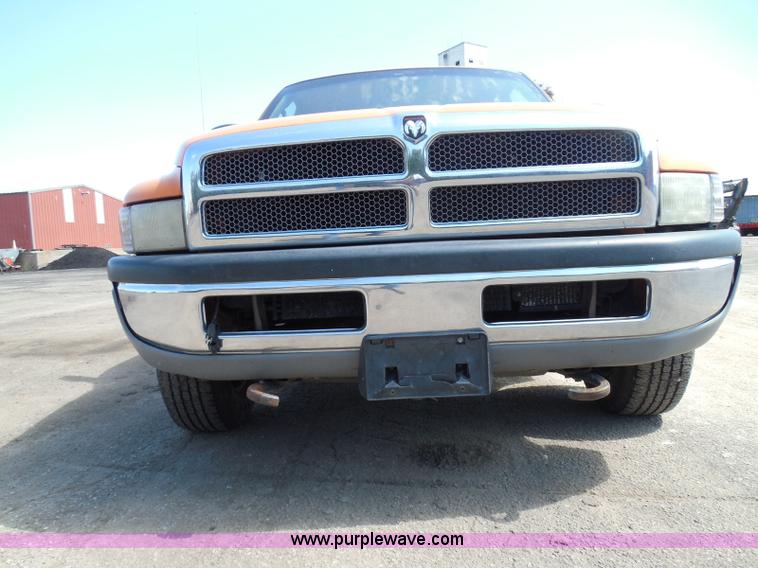 image for item E7954 2001 Dodge Ram 2500 utility truck