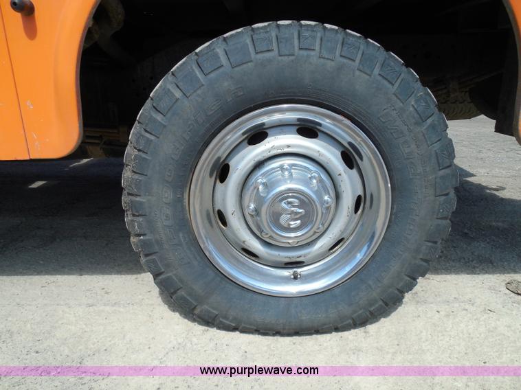 image for item E7954 2001 Dodge Ram 2500 utility truck