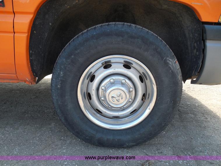 image for item E7954 2001 Dodge Ram 2500 utility truck