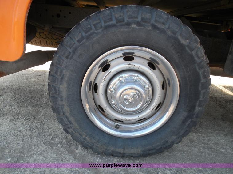 image for item E7954 2001 Dodge Ram 2500 utility truck